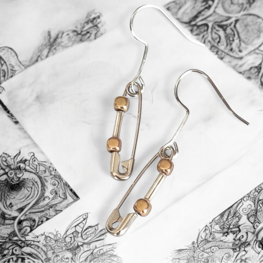 5 For $25💫Small Punk Silver Safety Pin Earrings
